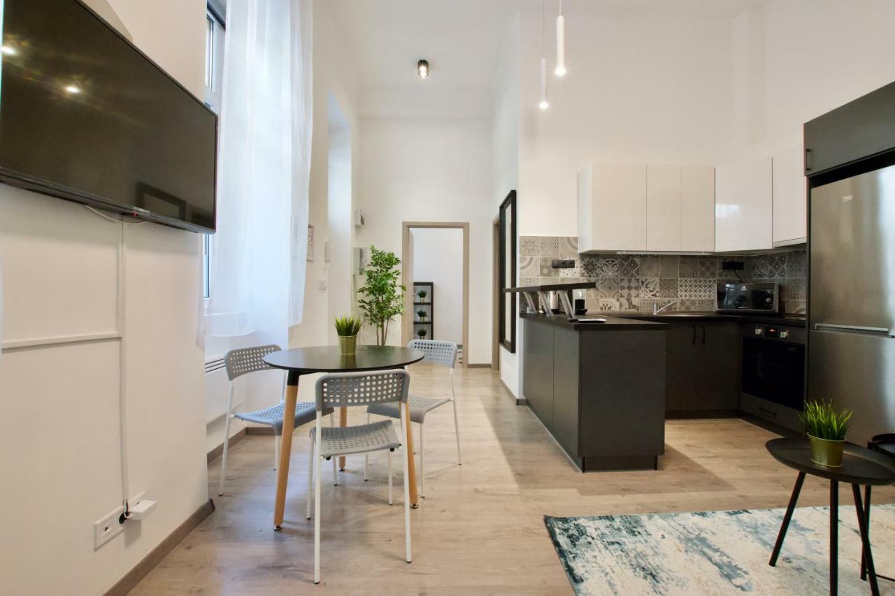 Standard Apartment By Hi5 - Rakoczi Ut 23 บูดาเปสต์ ภายนอก รูปภาพ